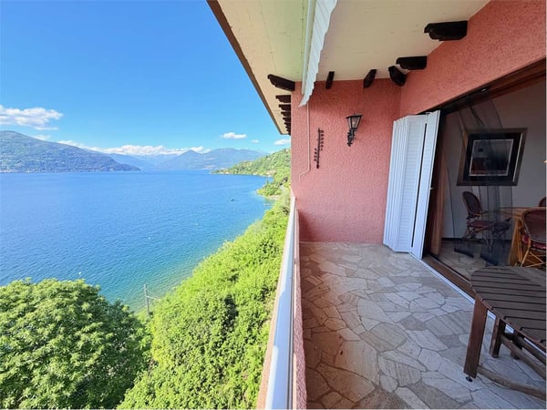 Curata attico con splendida vista lago a pochi passi dalla spiaggia 12