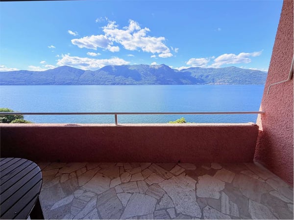 Curata attico con splendida vista lago a pochi passi dalla spiaggia 11