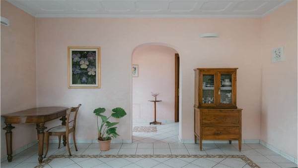 Bellissima villa divisa in tre unità, con ampio giardino e piscina, in 7