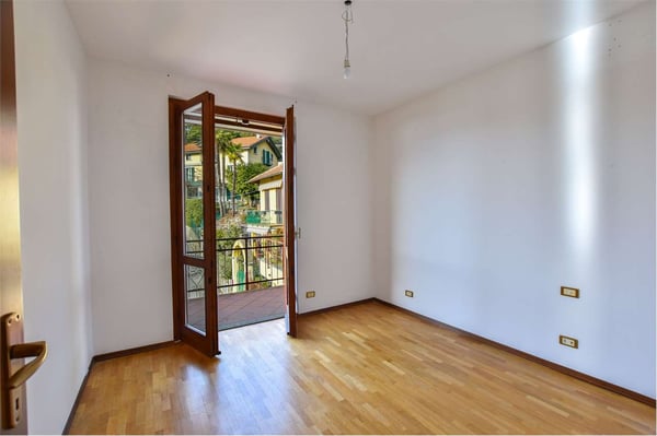 Bellissima villa indipendente in un contesto riservato, con ampio giar 6
