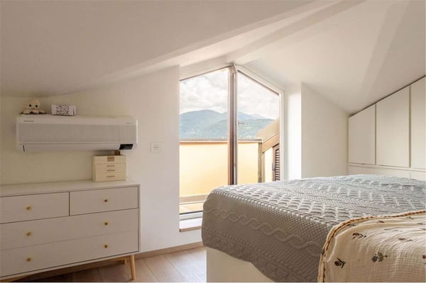 Esclusivo appartamento duplex in posizione tranquilla e soleggiata con 12
