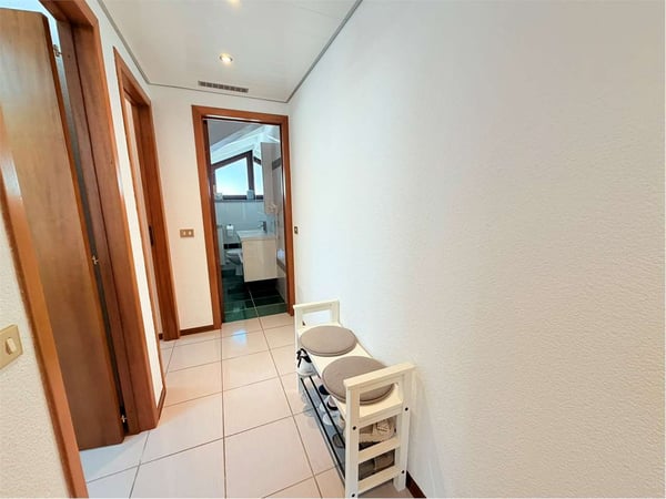 Attico ristrutturato in piccolo residence con piscina e fantastica vis 12