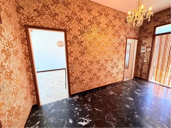 Curata villa in una posizione tranquilla e soleggiata, vicina al paese 4