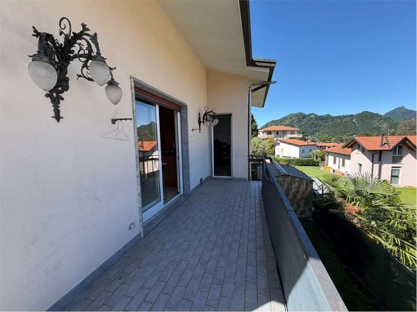 Curata villa in una posizione tranquilla e soleggiata, vicina al paese 8