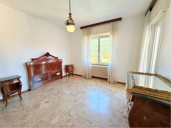 Curata villa in una posizione tranquilla e soleggiata, vicina al paese 12
