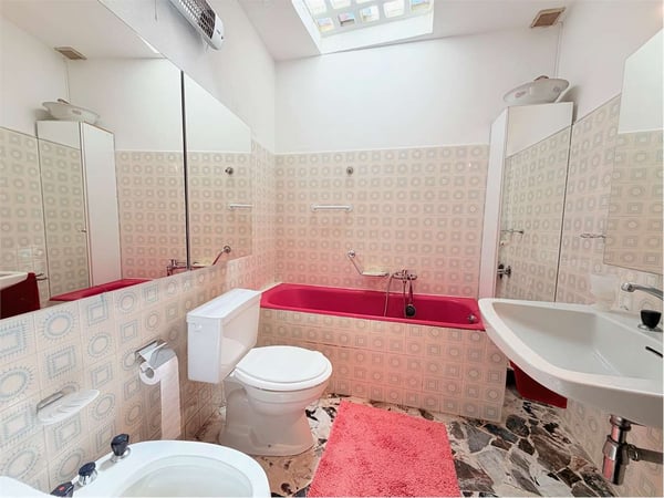 DIRETTAMENTE SUL LAGO!!! Esclusiva residenza fronte lago con accesso p 13