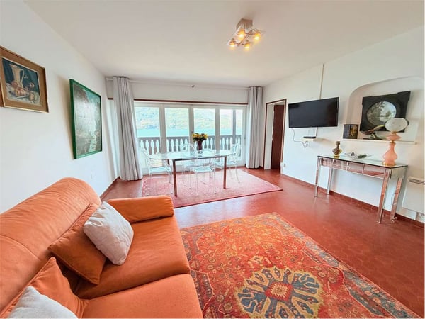 DIRETTAMENTE SUL LAGO!!! Esclusiva residenza fronte lago con accesso p 2