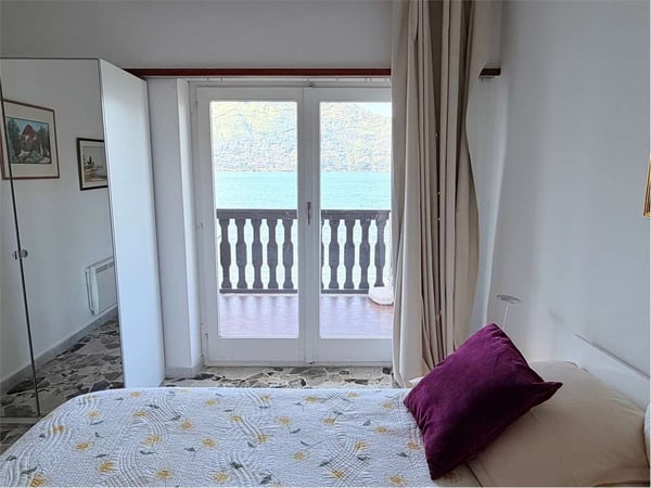 DIRETTAMENTE SUL LAGO!!! Esclusiva residenza fronte lago con accesso p 10