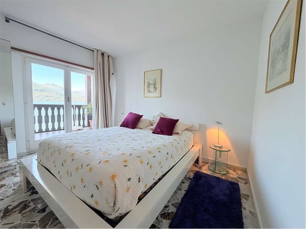 DIRETTAMENTE SUL LAGO!!! Esclusiva residenza fronte lago con accesso p 8