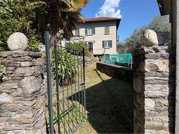 Casa indipendente da ristrutturare in posizione soleggiata e tranquill 13
