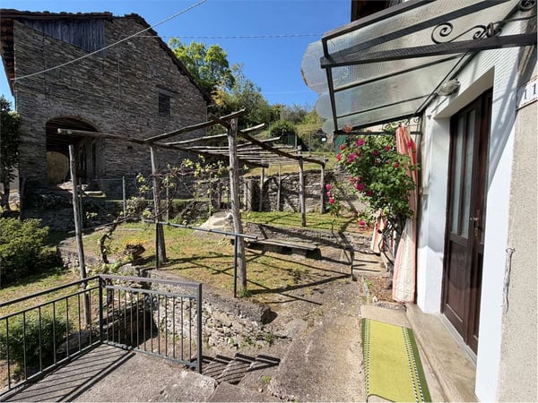 Casa indipendente da ristrutturare in posizione soleggiata e tranquill 11