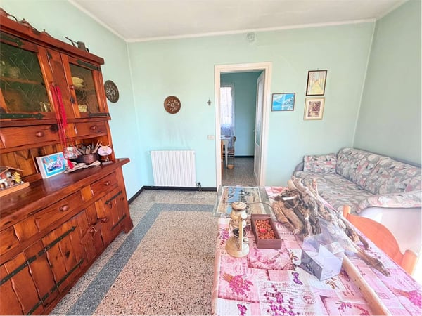 Casa indipendente da ristrutturare in posizione soleggiata e tranquill 3
