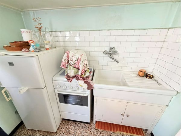 Casa indipendente da ristrutturare in posizione soleggiata e tranquill 5