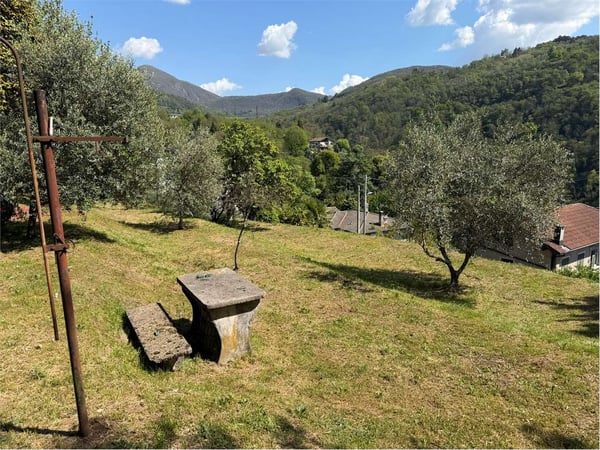 Casa indipendente da ristrutturare in posizione soleggiata e tranquill 12