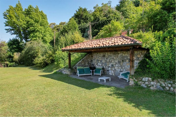 Villa in affitto in posizione tranquilla e vicina al centro cittadino 13