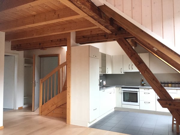 Charmante Dachwohnung auf 2 Etagen mit viel Holz 2