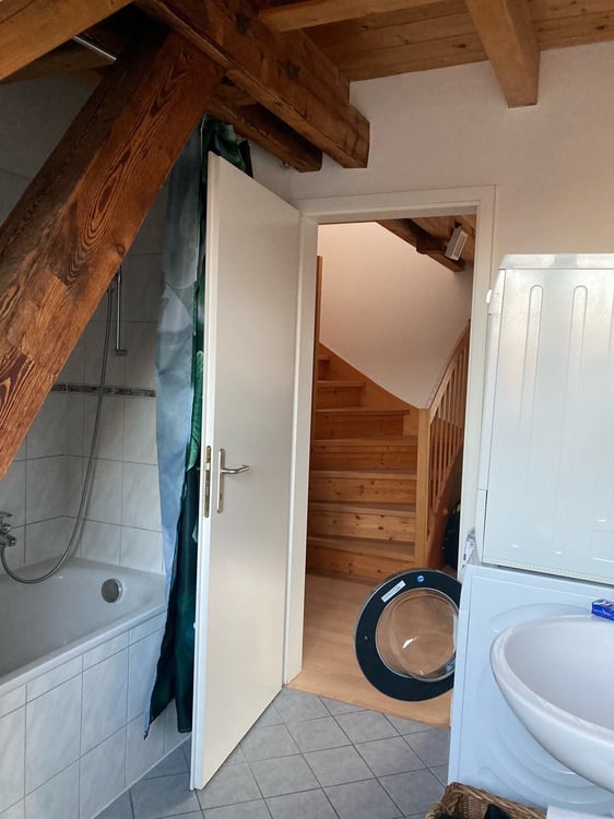 Charmante Dachwohnung auf 2 Etagen mit viel Holz 4