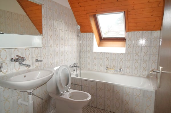 2-Zimmer-Einfamilienhaus mit Hallenschwimmbad, Sauna und Doppelgarage 13