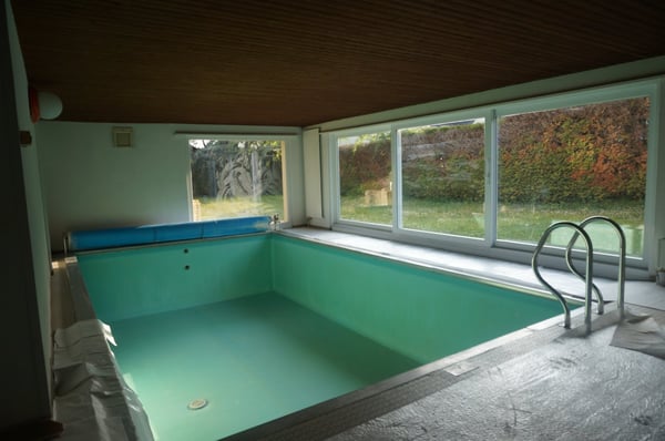 2-Zimmer-Einfamilienhaus mit Hallenschwimmbad, Sauna und Doppelgarage 2
