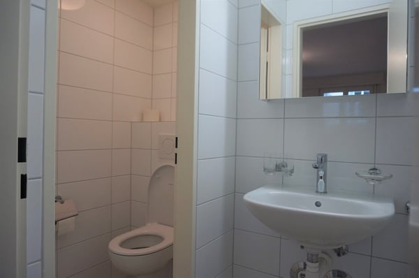 Neu renoviertes 1-Zimmer-Büro Nähe Rheinpromenade 6