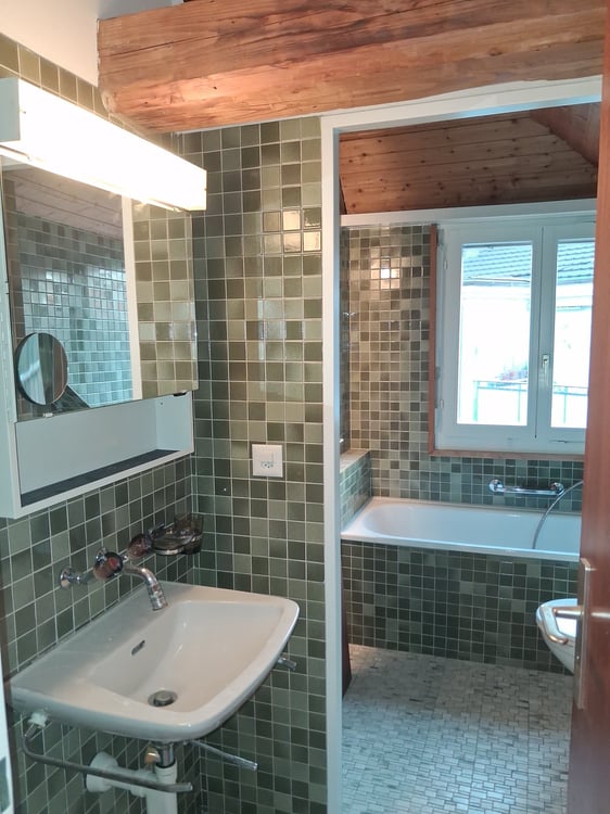 Renovierte 2-Zimmer-Dachwohnung vis-à-vis M-Park 9
