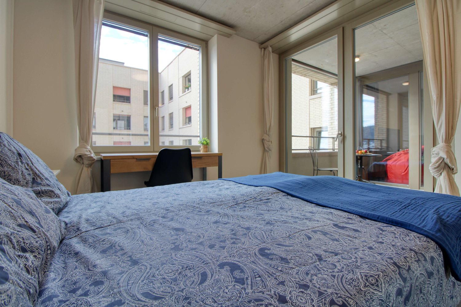 Bild Cozy 2.5-Room Studio Apartment in Schlieren with Balcony