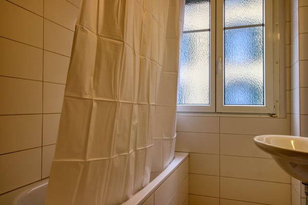 A Modern Coliving Apartment at Avenue de France in Lausanne 15