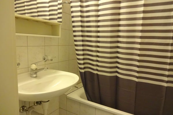 Kim #1 - Möbliertes Zimmer in modernisierter Wohnung an top Lage 5
