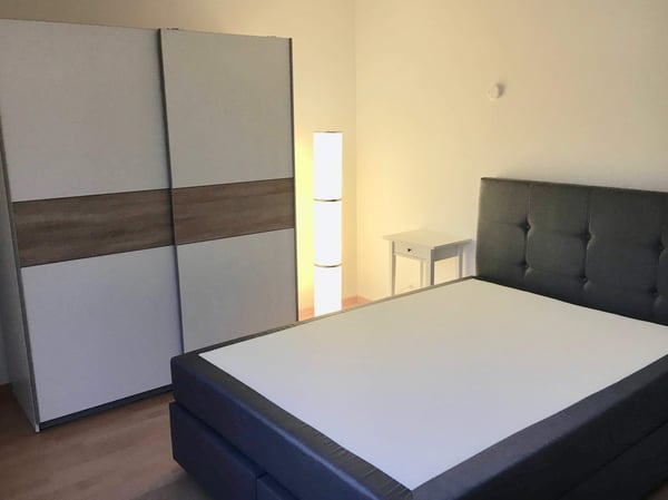 Helles WG-Zimmer im Zentrum von Wollishofen 3