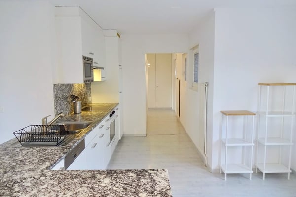 Möbliertes Zimmer in 4er WG mit grossem Wohnzimmer & Balkon 10