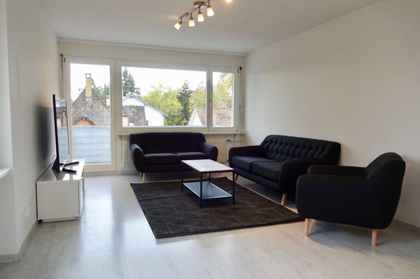 Möbliertes Zimmer in 4er WG mit grossem Wohnzimmer & Balkon 6