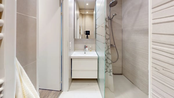 Helles WG-Zimmer mit Balkon im 4. OG – Basel St. Johann 12