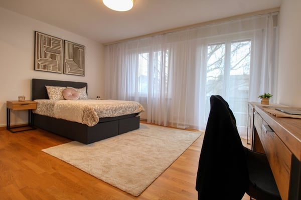 Dein stilvolles Coliving-Zuhause im lebhaften Zürcher Stadtteil Höngg 3
