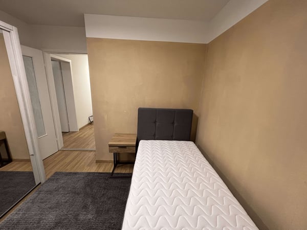 Möbliertes Zimmer in modernisierter Wohnung an top Lage 4