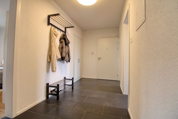 Möbliertes Zimmer in modernisierter Wohnung an top Lage 18