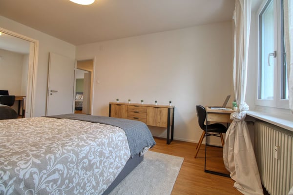 Möbliertes Zimmer in modernisierter Wohnung an top Lage 4