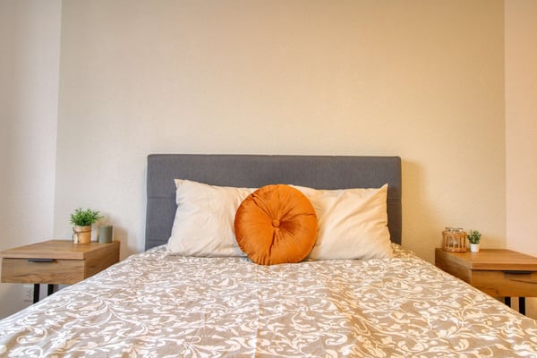 Möbliertes Zimmer in modernisierter Wohnung an top Lage 13