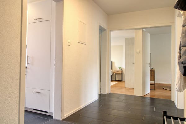 Möbliertes Zimmer in modernisierter Wohnung an top Lage 16