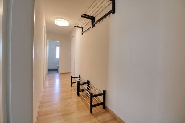 Möbliertes Zimmer in modernisierter Wohnung an top Lage 10