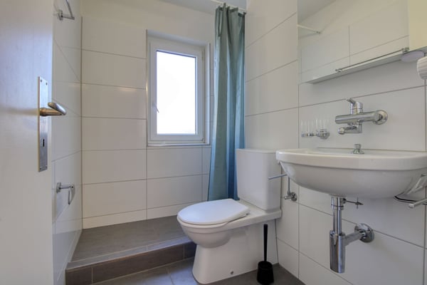Möbliertes Zimmer in modernisierter Wohnung an top Lage 11