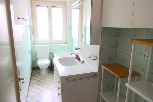 Helles und möbliertes WG-Zimmer mit eigenem TV 6