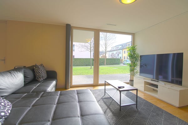 Stilvoll möbliertes Community Studio in Zürich Seebach 14