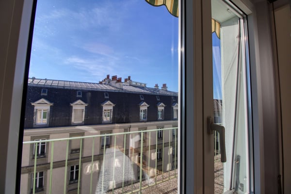 Furnished room in modernised apartment in a top location 6
