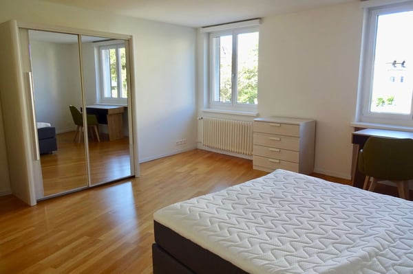 Cozy 1.5-Room Studio for Rent – Sunny & Well-Connected Location in Zürich 4