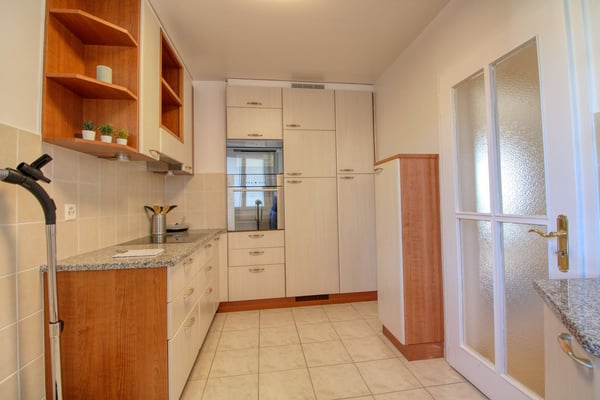 Furnished room in modernised apartment in a top location 15