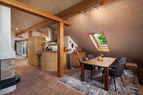Grosszügige 6.5 Zimmer-Dachwohnung an bester Lage 2