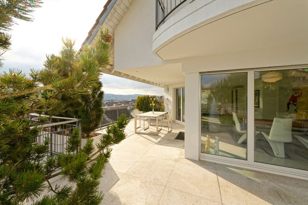 Grosszügiges 1.5-Zimmer-Einfamilienhaus mit traumhafter Weitsicht – Ihr neues Zuhause in Volketswil 1