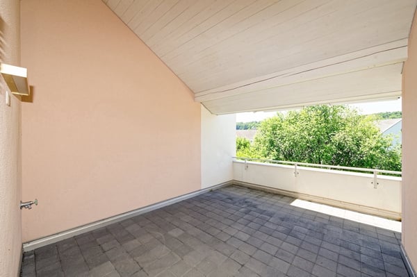 Geräumige 1.5-Zimmer-Duplex-Wohnung in Urdorf 9