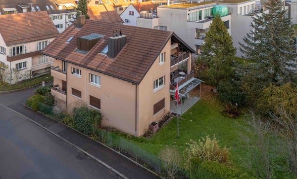 Bestandesliegenschaft mit vielseitigem Baupotenzial an bevorzugter Lage in Zürich-Affoltern 11