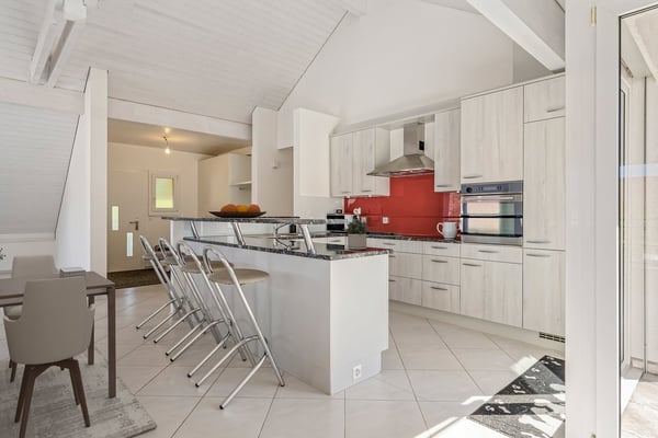 Einzigartige Dachwohnung mit Charme, viel Raum und Weitblick 2